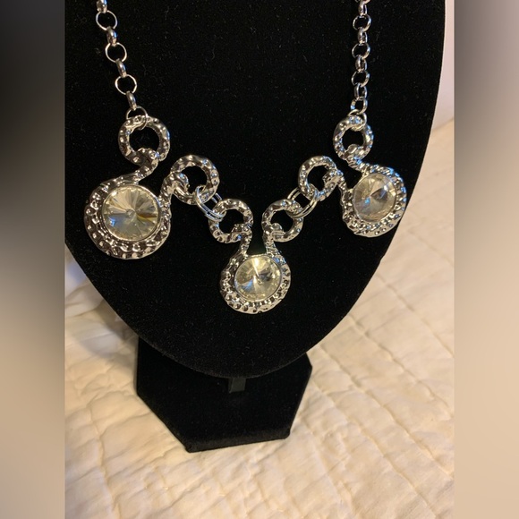 LARGE ROUND SPARKLY RHINESTONE SILVER NECKLACE & EARRING SET. Gorgeous!! - Picture 1 of 5